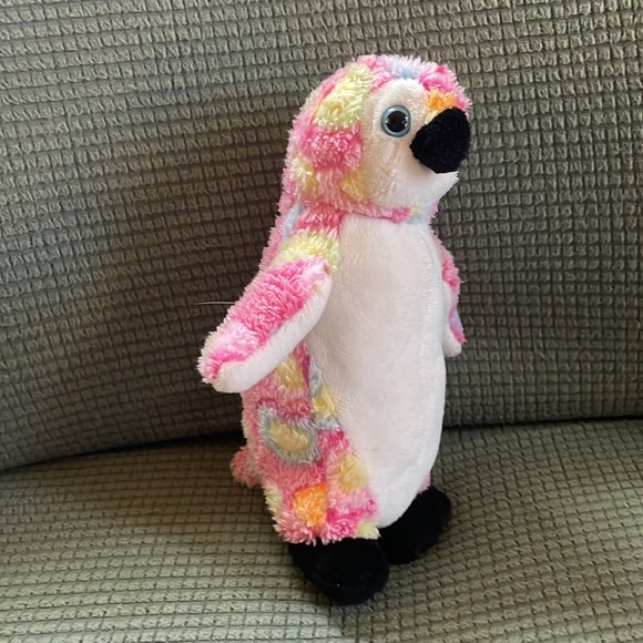 Ripley's Aquarium Penguin Stuffie - Picture 2 of 4